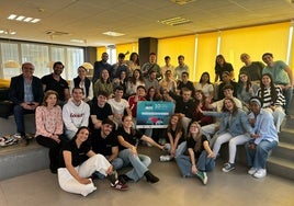 Grupo de jóvenes en el Talent and Job.