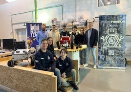 Parte del equipo de Roborescue, en el labortorio.