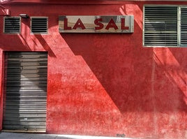 Fachada de La Sal en la calle Santa Paula en una imagen tomada en 2016.