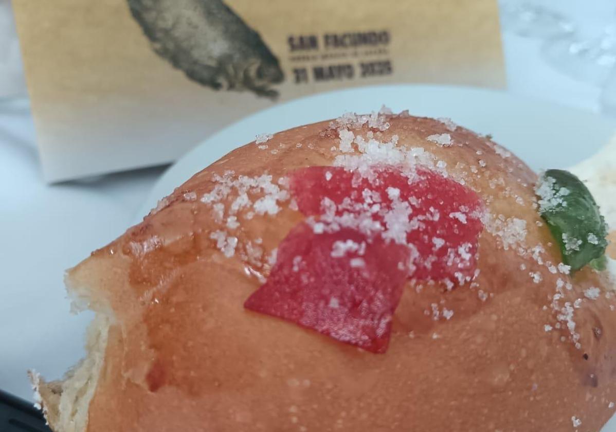 Imagen de una de las porciones del roscón de Reyes que se sirvió en el evento del pueblo mágico de la provincia de León.