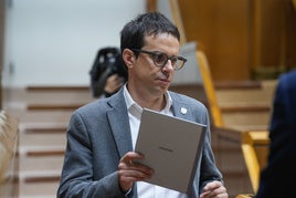 Bildu reclama un banco público de inversiones y las competencias en red eléctrica