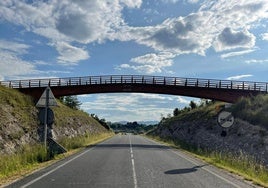La nueva pasarela entre Zabalgana y Armentia ya está operativa