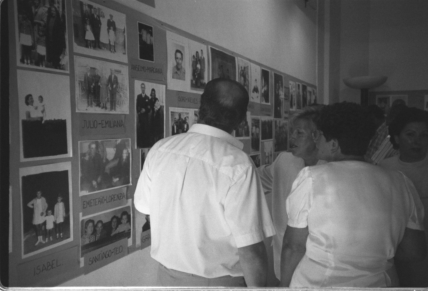 Exposición fotográfica del barrio El Plantío. 11 de agosto de 1997.