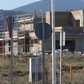 Nuevas viviendas en construcción en la expansión urbanística de Palazuelos de Eresma, en Segovia.