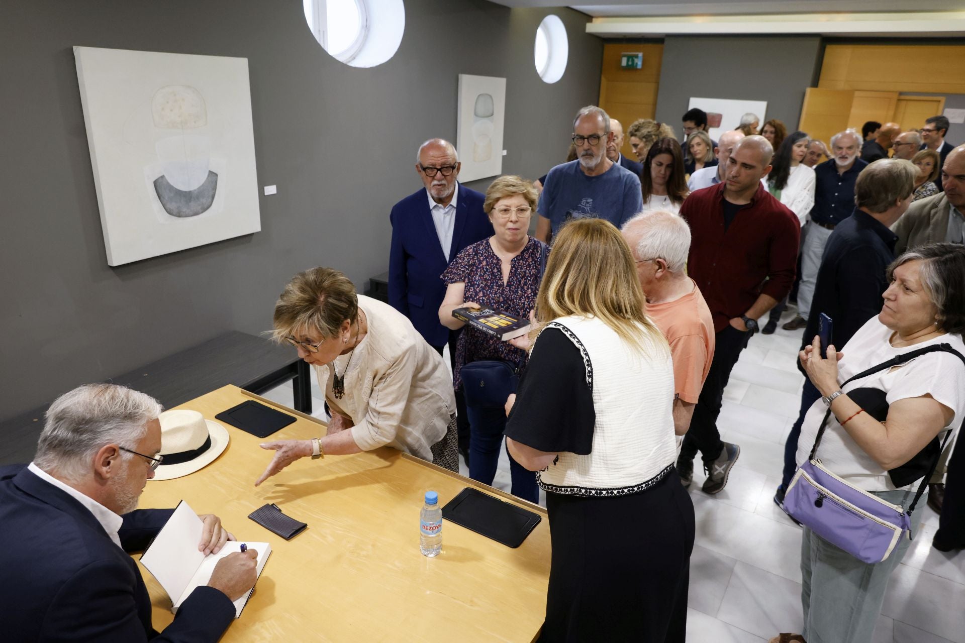 FOTOS | Esteban González Pons presenta su novela en Aula LAS PROVINCIAS