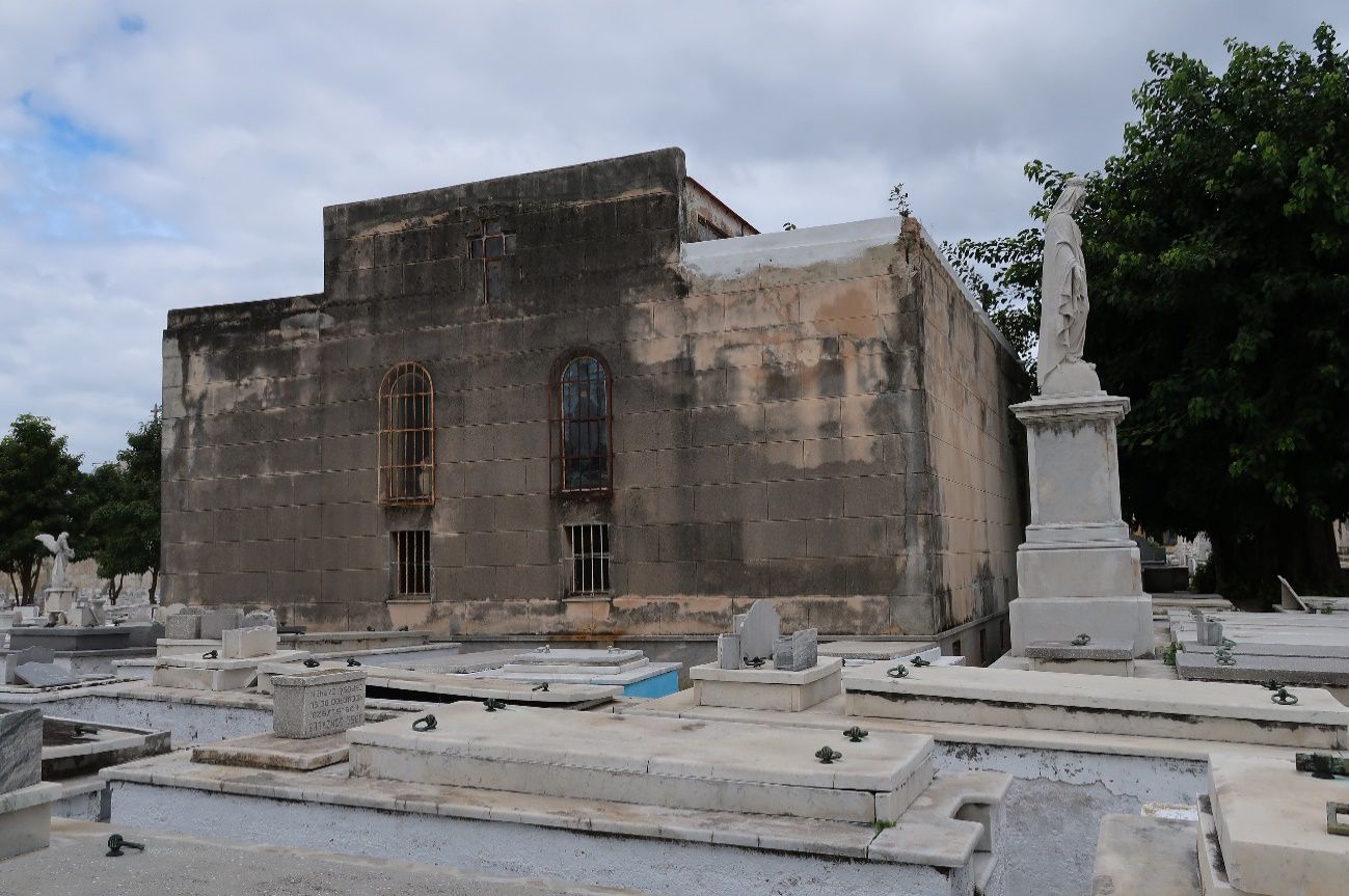 Las imágenes de la obra en el panteón de los leoneses en Cuba