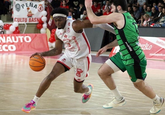 Okafor, en un partido con la Cultural.