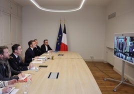 El presidente francés, Emmanuel Macron, durante la reunión telemática.