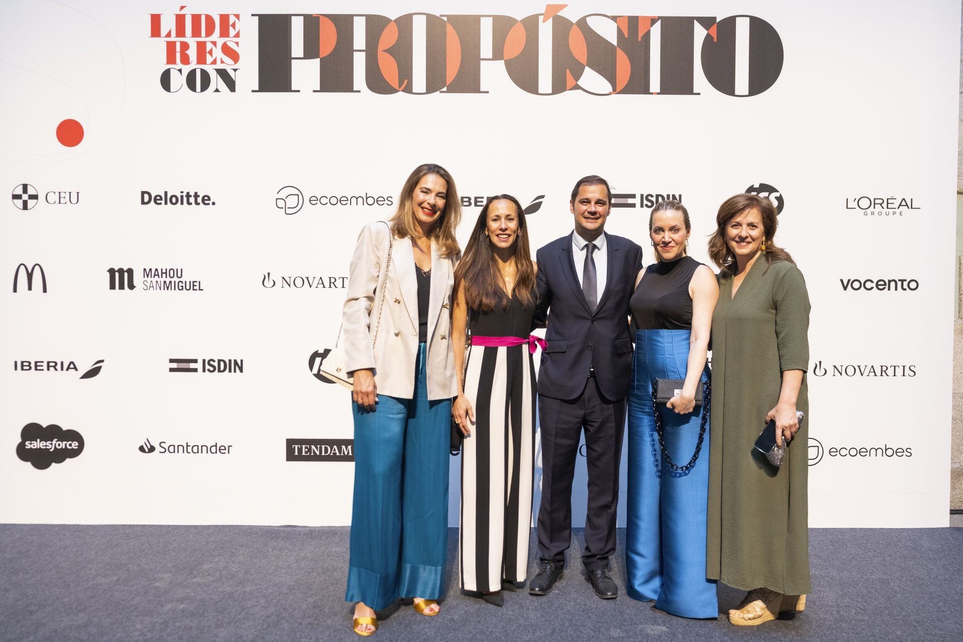 El equipo de L'Oreal: Delia García, directora de Impacto Positivo y Sostenibilidad; Clara Trindade, directora de Relaciones Humanas; Miguel Giménez de Castro, director de Corporate Affaires Engagement; y Rosa Ramos, directora de Comunicación