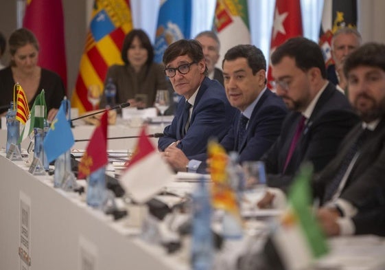 Sánchez se cierra a un adelanto electoral ante el asedio en bloque de las baronías del PP